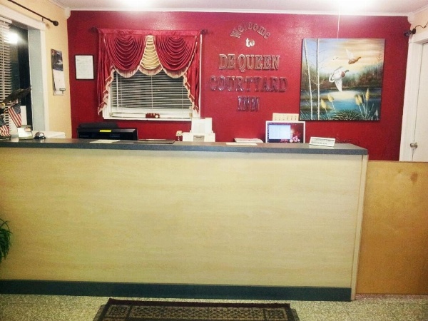 DeQueen Courtyard Inn image 2