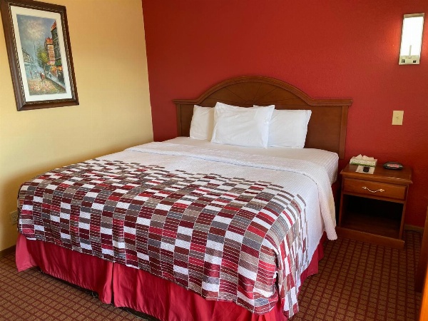 DeQueen Courtyard Inn image 3