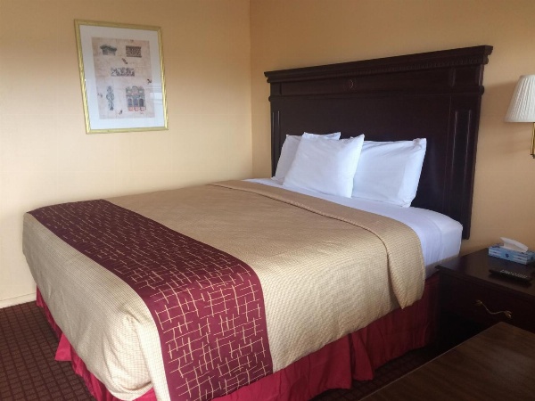 DeQueen Courtyard Inn image 4