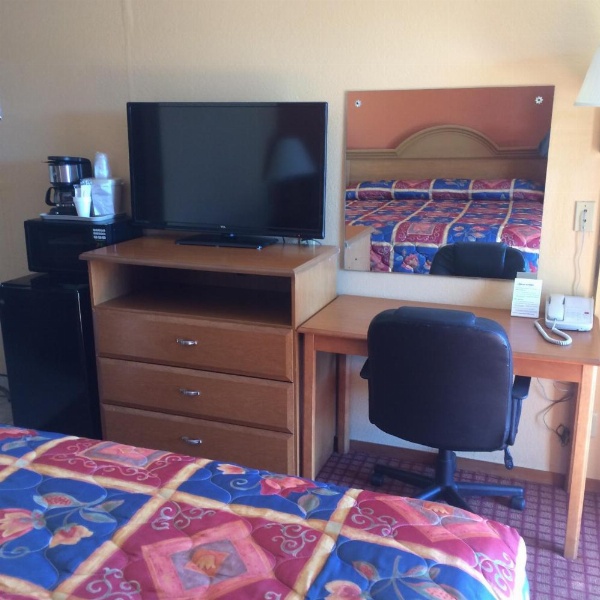 DeQueen Courtyard Inn image 8