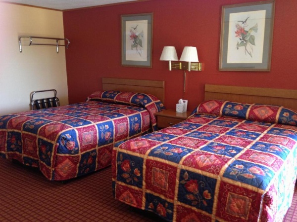 DeQueen Courtyard Inn image 9